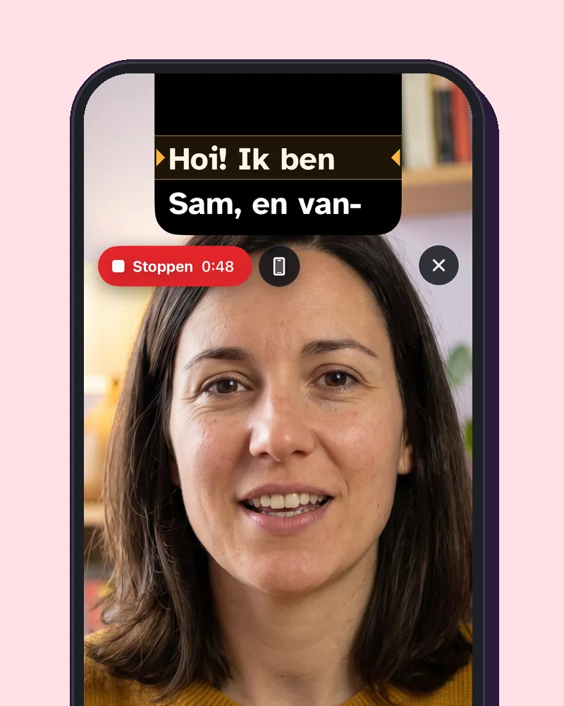 EasyPrompter op een iPhone filmt een vrouw die in de camera praat, met haar tekst in het eiland bovenaan en een Stop-knop.